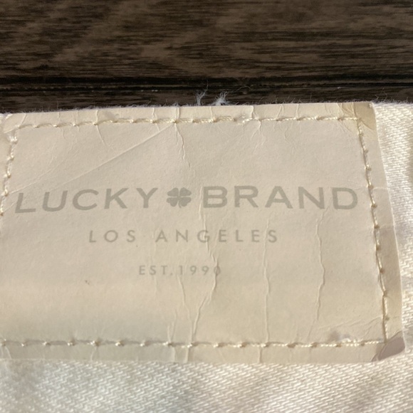 Lucky Brand Button-Fly Mini skirt. Size 6 (28). Frayed hem. White. - Picture 12 of 15